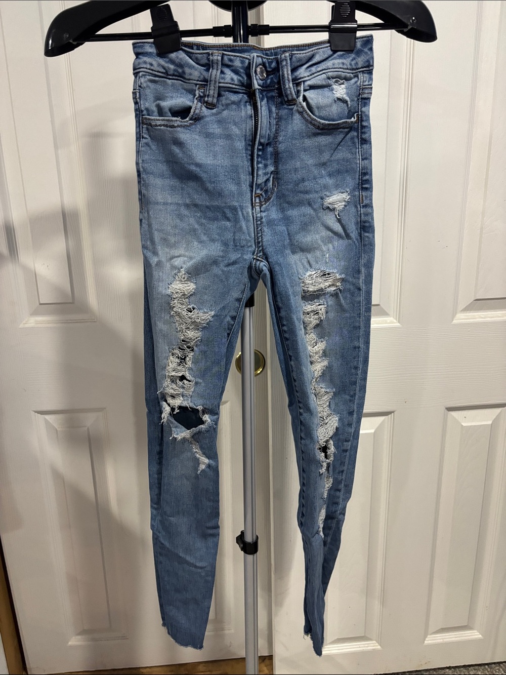 American Eagle Outfitters Light Wash Distressed Skinny Jeans